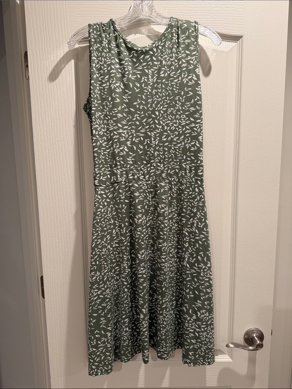 NWT Amazon brand Olive Green Sleeveless V-Neck Printed Dress - Picture 3 of 3